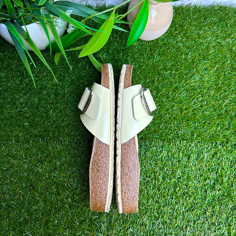 Birkenstock Cream Single-Buckle Slide Sandals - Picture 10 of 16